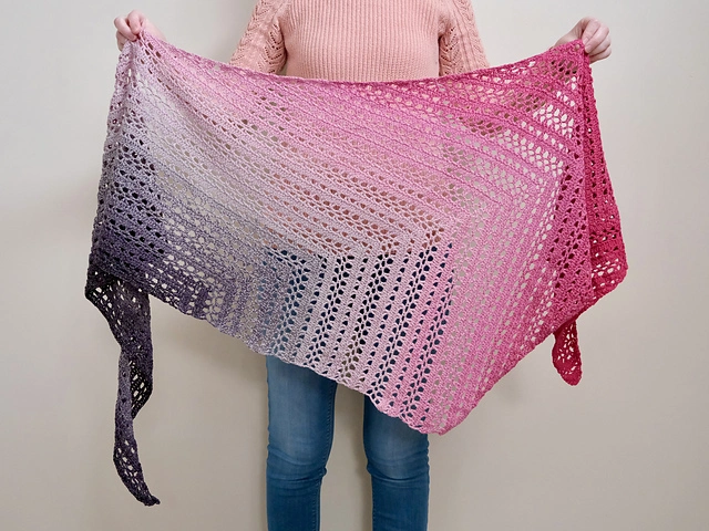 /images/midnight_wishes_shawl_00.webp